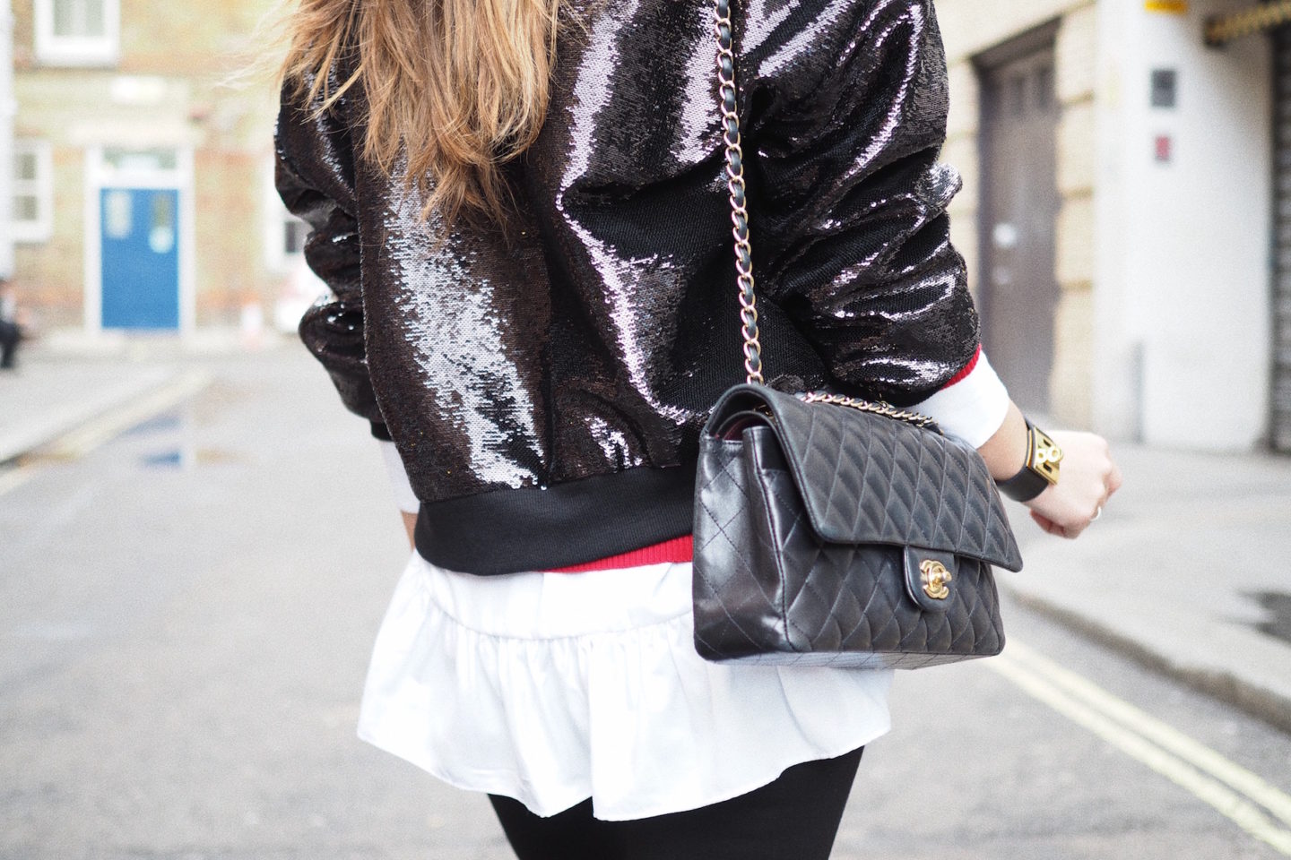 chanel handbag street style how to wear